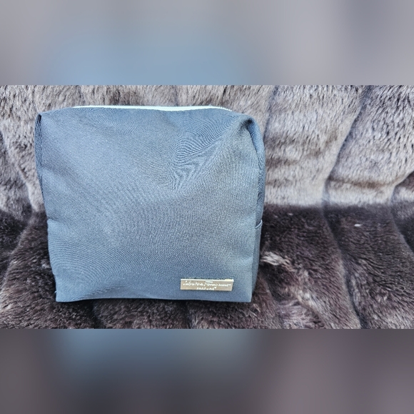 Salvatore Ferragamo Perfume/cosmetics pouch 👝 - Picture 3 of 16